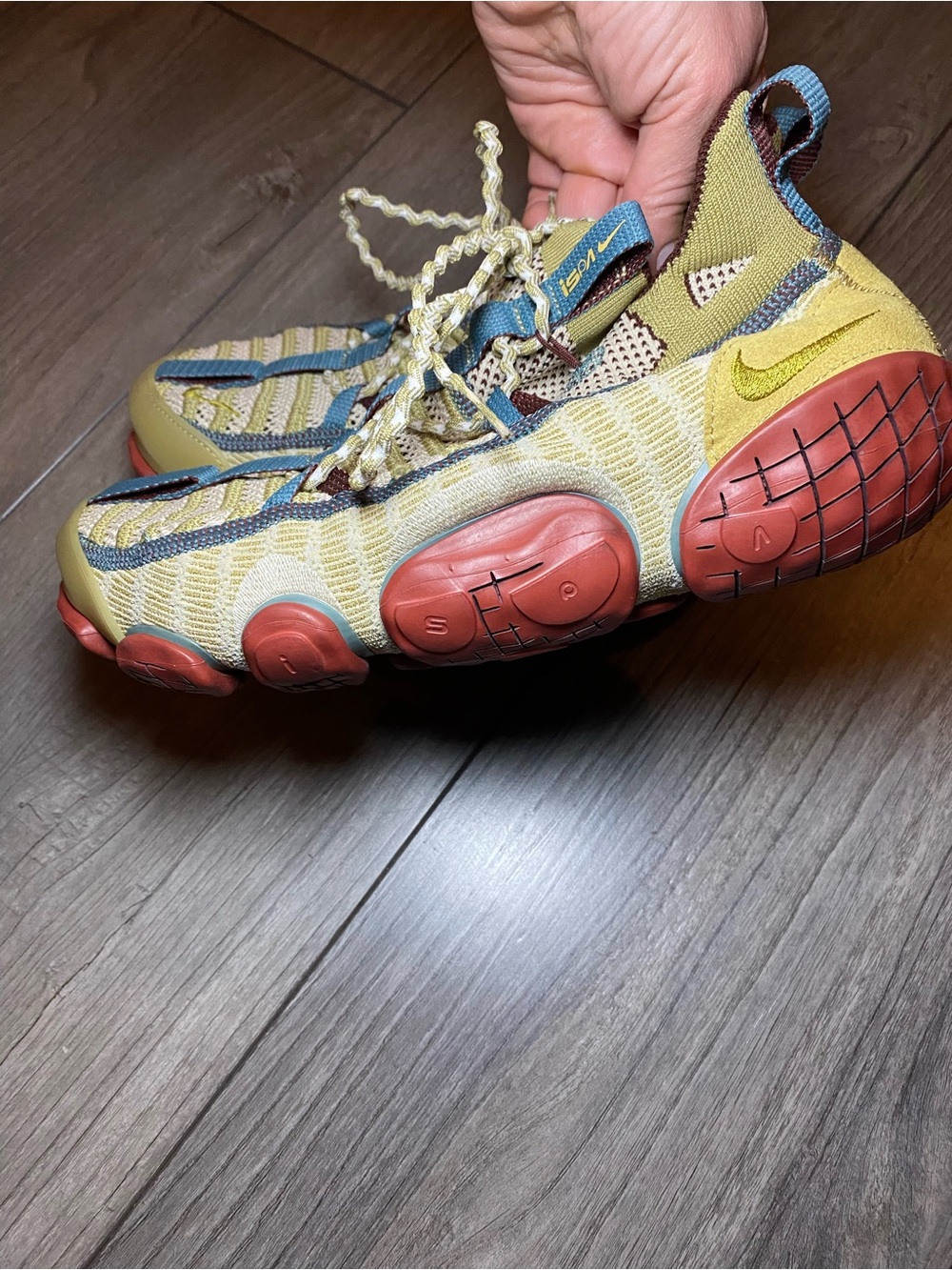 EUC LIKE NEW NIKE IPSA Link Barley Desert Colorway Sporty Athletic Unique - Picture 4 of 14